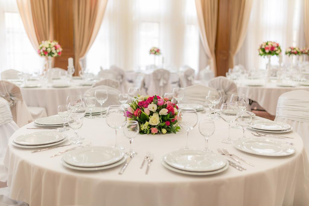 מלון Ramada By Wyndham אלמטי מראה חיצוני תמונה
