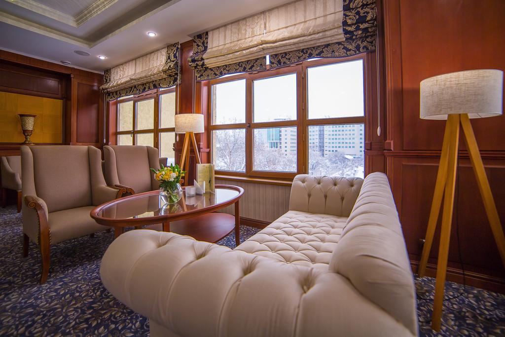 מלון Ramada By Wyndham אלמטי מראה חיצוני תמונה