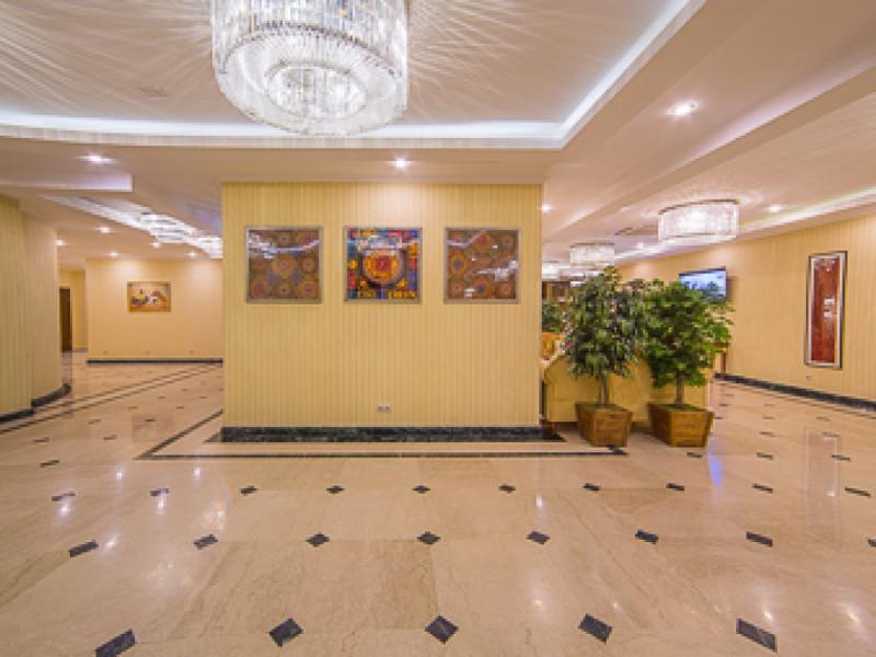 מלון Ramada By Wyndham אלמטי מראה חיצוני תמונה