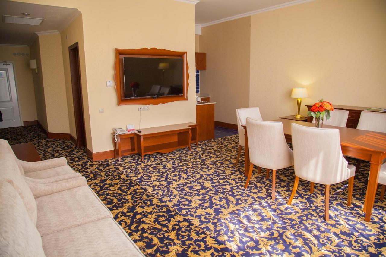 מלון Ramada By Wyndham אלמטי חדר תמונה